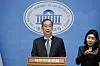 Former Prime Minister Han Duck-soo announces his bid for presidency at the National Assembly building in Yeouido, western Seoul, on May 2 [NEWS1]