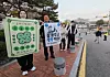 On Nov. 13, the day of the 2026 College Scholastic Ability Test (CSAT), a cheer squad hold up posters to encourage test takers outside Daesung High School in Cheongju, North Chungcheong, designated as a test site under the North Chungcheong Office of Education. [YONHAP]