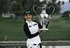 Ryu So-yeon holds the trophy after winning the LPGA Tour's ANA Inspiration at Mission Hills Country Club in Rancho Mirage, California on April 2, 2017. [AP/YONHAP]