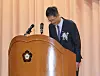 Constitutional Court Acting Chief Justice Moon Hyung-bae bows to the audience during his and fellow justice Lee Mi-son's leaving ceremony at the court in Jongno District, central Seoul on April 18. [YONHAP]