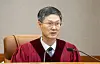 Constitutional Court Acting Chief Justice Moon Hyung-bae reads out the court's final verdict on former President Yoon Suk Yeol's impeachment case on April 4. The Constitutional Court unanimously decided to strip Yoon of his position as president on this day. [JOINT PRESS CORPS]