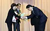 Constitutional Court justice Lee Mi-son receives a bouquet of flowers during her leaving ceremony as she and Acting Chief Justice Moon Hyung-bae complete their terms on April 18. [NEWS1]