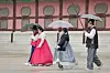 Tourists visit Gyeongbok Palace in central Seoul on Aug. 6. [NEWS1]