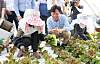 Labor Minister Kim Young-hoon talks with foreign workers harvesting lettuce during his visit to a greenhouse complex in Wanju, North Jeolla on Aug. 8. [YONHAP]