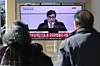 People watch the live broadcast of the first trial verdict for former President Yoon Suk Yeol at Seoul Station on Jan. 16. [NEWS1]