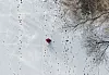 A person walks in snowy Gwangnaru Hangang Park in Gwangjin District, eastern Seoul, on Wednesday. Seoul was issued with its first cold wave warning of the season, with morning lows anticipated to dip to as low as minus 15 degrees Celsius (5 degrees Farenheit) on Thursday. [YONHAP]