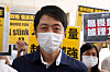 Former pro-democracy lawmaker Ted Hui Chi-fung appears outside West Kowloon Magistrates' Courts in Hong Kong, China on Nov. 19, 2020. [REUTERS/YONHAP]