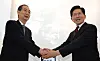 Han Duck-soo, left, independent presidential candidate, shakes hands with Kim Moon-soo, presidential candidate for the conservative People Power Party in a restaurant in Jongno District, central Seoul, on May 7. [YONHAP]