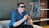 This computer-generated mock-up shows an actual screenshot from LG U+'s U+ Real Glass AR glasses superimposed on an image of the reporter using the glasses at the Korea JoongAng Daily office in western Seoul on Oct. 7. [JEON TAE-GYU/YUN YOUNG]