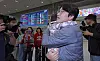 A father hugs his daughter, just returning from a short-term visit to Israel, at the Incheon International Airport on Wednesday. She was among 192 Koreans who flew out of Israel on the first direct flight to Korea since the attack by the Hamas militant group on Saturday. [NEWS1]