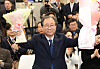 Busan's newly elected education superintendent Kim Seok-joon celebrates his victory in the April 2 by-elections at an office in Busanjin District. [SONG BONG-GEUN]