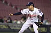 Doosan Bears reliever Lee Young-ha pitches in the seventh inning of a game against the Kiwoom Heroes at Jamsil Baseball Stadium in southern Seoul on Wednesday. [YONHAP]