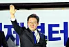 Newly elected President Lee Jae-myung waves to his supporters in Yeouido, western Seoul, on June 4. [JOINT PRESS CORPS]