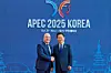South Korea's President Lee Jae Myung, right, shakes hands with New Zealand's Prime Minister Christopher Luxon at the Hwabaek International Convention Center (HICO), a venue of the Asia-Pacific Economic Cooperation (APEC) Economic Leaders' Meeting, in Gyeongju, North Gyeongsang, on Oct. 31. [PRESIDENTIAL OFFICE]