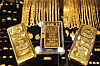 Gold bars are displayed at a jeweler in Jongno District, central Seoul, on Sept. 7. [YONHAP]