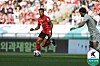 FC Seoul midfielder Jesse Lingard, left, dribbles the ball during a K League 1 match against Daegu FC at Seoul World Cup Stadium in western Seoul on Sunday. [NEWS1]