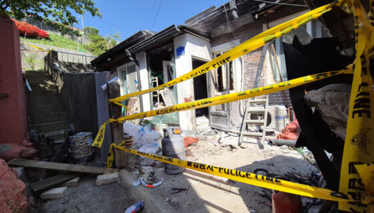 Shell Exploding Near Men 3 injured after live shell explodes during metal scrapping in Gangneung