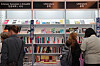 Bibliophiles browse through books at this year's Seoul International Book Fair at Coex in Gangnam District, southern Seoul, on Wednesday. [YONHAP]