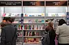 Bibliophiles browse through books at this year's Seoul International Book Fair at Coex in Gangnam District, southern Seoul, on Wednesday. [YONHAP]