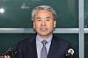 Ambassador to Australia Lee Jong-sup speaks to the press as he arrives at Incheon International Airport on Thursday. [JOINT PRESS CORPS]