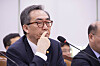 Foreign Minister Cho Tae-yul responds to a lawmaker's questions during a plenary session of the diplomacy and unification committee at the National Assembly in Seoul on March 24. [LIM HYEON-DONG]