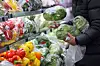 A customer shops for vegetables at a discount mart in Seoul on Dec. 31. [NEWS1]