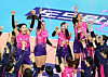 The Heungkuk Life Insurance Pink Spiders celebrate after winning a V League game against the Gwangju Pepper Savings Bank AI Peppers at Incheon Samsan World Gymnasium in Incheon on Tuesday. [YONHAP]