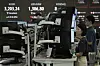 Currency traders watch monitors near a screen showing the Kospi, top left, and the won-dollar exchange rate at the foreign exchange dealing room of the Hana Bank headquarters in Seoul on Aug. 7. [AP/YONHAP]