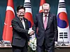 President Lee Jae Myung, left, and Turkish President Recep Tayyip Erdogan shake hands at a joint press briefing at the presidential palace in Ankara, Turkey, on Nov. 24. [JOINT PRESS CORPS]