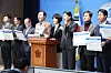 A group of Democratic Party lawmakers of the parliamentary foreign affairs committee holds a press conference at the National Assembly in western Seoul urging the Foreign Ministry to submit data on allegations of preferential treatment in the hiring of Prosecutor General Shim Woo-jung's daughter. [YONHAP]