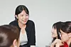 Yuhan Sun talks with Chinese students majoring in Korean during her trip to Cheongdo University. [HEARTYWORKS]