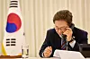 President Lee Jae-myung speaks on the phone with U.S. President Donald Trump at the presidential residence in Hannam-dong, Yongsan District, central Seoul, on June 6. [PRESIDENTIAL OFFICE]
