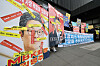 Investors who bought Homeplus's short-term bonds hold a protest in front of the supermarket chain's headquarters in Gangseo District, western Seoul, on March 25. [NEWS1]