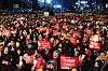 Thousands of Koreans on the streets of Gwanghwamun to call for impeachment of President Park Geun-hye on Dec. 10, 2016. [KIM SEONG-RYONG]