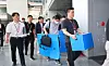 Officials from the Gyeonggi Nambu Provincial Police Agency and the Ministry of Employment and Labor enter Posco Eco & Challenge’s headquarters in Incheon on Aug. 12 to conduct a raid in connection with the electrocution of a worker from Myanmar at the company’s highway construction site in Gwangmyeong, Gyeonggi. [YONHAP]