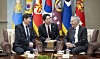 Acting Defense Minister Kim Seon-ho, left, meets with U.S. Ambassador to South Korea Philip Goldberg at the defense ministry in Seoul on Jan. 2, in this photo provided by Kim's office. [YONHAP]