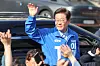 Democratic Party candidate Lee Jae-myung campaigns in Namyangju, Gyeonggi, on May 26. [YONHAP]