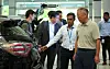 Hyundai Motor Group Executive Chair Euisun Chung, right, inspects the group’s research development institute in India during his business trip to devise mid- and long-term mobility strategy in India last year. [HYUNDAI MOTOR GROUP]