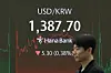 A screen in Hana Bank's trading room in central Seoul on July 21 [YONHAP]