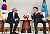 President Lee Jae Myung, right, speaks with Bill Gates, chair of the Gates Foundation, in a meeting at the Yongsan presidential office in central Seoul on Aug. 21. [JOINT PRESS CORPS]