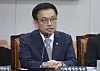 Deputy Prime Minister and Finance Minister Choi Sang-mok responds to lawmakers' questions at the National Assembly on April 16. [JOONGANG ILBO]