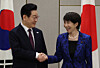 South Korean President Lee Jae Myung, left, shakes hands with Japanese Prime Minister Sanae Takaichi at the start of their meeting in Nara, western Japan, on Jan. 13. [AP/YONHAP]