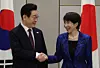 South Korean President Lee Jae Myung, left, shakes hands with Japanese Prime Minister Sanae Takaichi at the start of their meeting in Nara, western Japan, on Jan. 13. [AP/YONHAP]