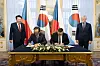 Korean President Yoon Suk Yeol, back left, and Czech President Petr Pavel, back right, watch Korean Foreign Minister Cho Tae-yul and his Czech counterpart, Jan Lipavsky, sign a memorandum of understanding on cooperation for Ukraine’s reconstruction at Prague Castle on Thursday. [PRESIDENTIAL OFFICE]