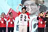 People Power Party presidential candidate Kim Moon-soo poses for photos during a campaign rally at a venue in Daegu on May 12. [NEWS1]