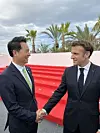 Jang Sung-min, left, special envoy of the president and senior secretary for future strategy, shakes hands with French President Emmanuel Macron at the 18th Summit of La Francophonie, where French-speaking countries gathered in Djerba, Tunisia, in November 2022. [OFFICE OF SECRETARY FOR FUTURE STRATEGY]
