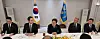 President Lee Jae Myung, center, sits down for a meeting with heads of Korea's largest companies and related economic organizations on June 13 at the Presidential Office in Yongsan, Central Seoul. From left are LG Group Chairman Koo Kwang-mo, Samsung Electronics Chairman Lee Jae-yong, President Lee, Hyundai Motor Group Executive Chair Euisun Chung and Lotte Group Chairman Shin Dong-bin. [JOINT PRESS CORPS]