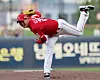 SSG Landers pitcher Kim Kwang-hyun pitches during a KBO game against the Kia Tigers at the Gwangju-Kia Champions Field in Gwangju on July 2. [YONHAP]