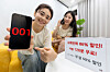 KT users hold up promotional signs for the new ″001 Global Free″ subscription service launched by KT [KT]