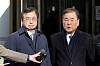 Former National Security Adviser Chung Eui-yong, right, and former National Intelligence Service (NIS) Director Suh Hoon speak to reporters after receiving suspended sentences at the Seoul Central District Court in Seocho District, southern Seoul, on Feb. 19. [YONHAP]